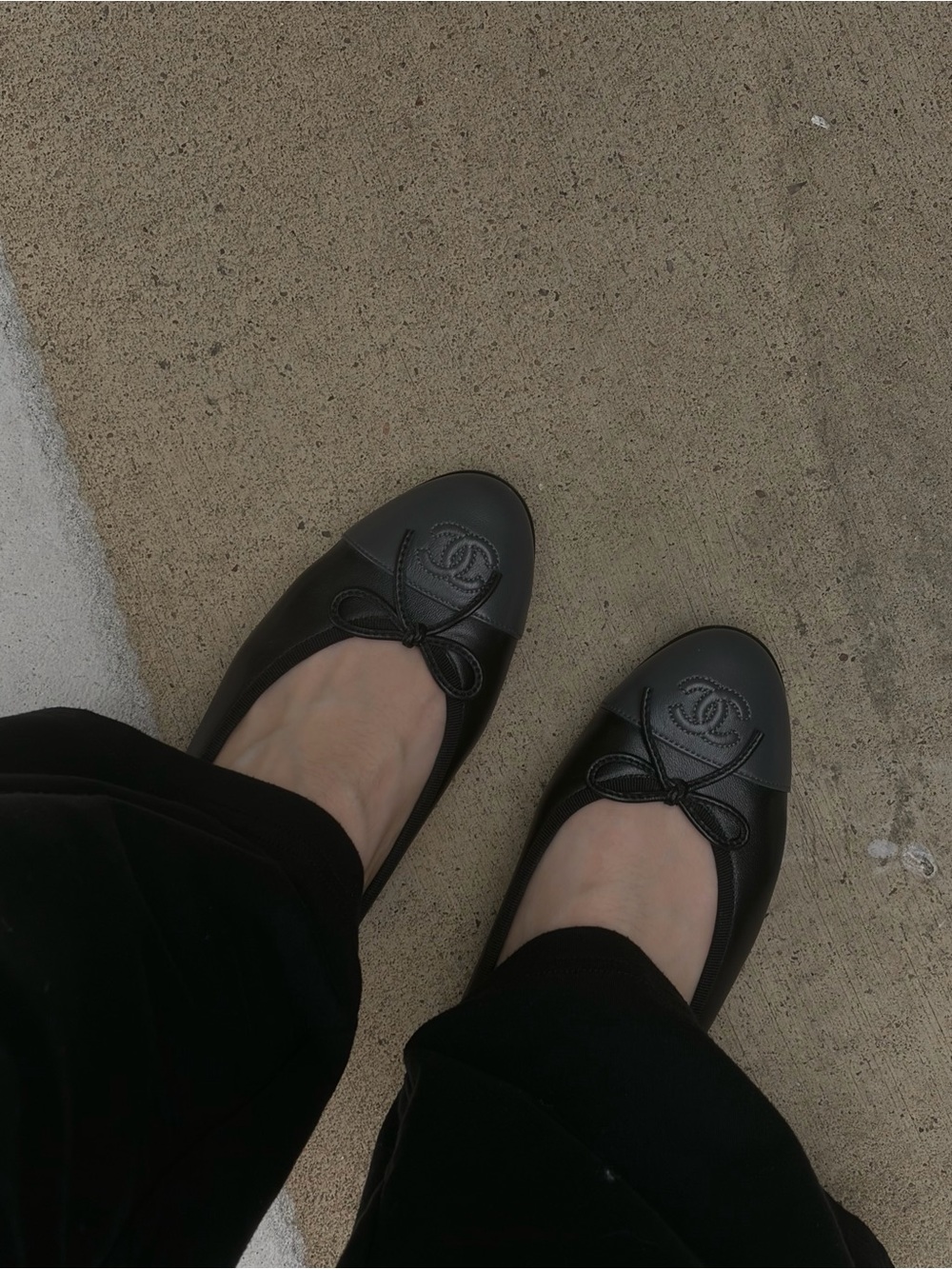 CHANEL Black Leather CC Logo Cap-Toe Ballet Flats